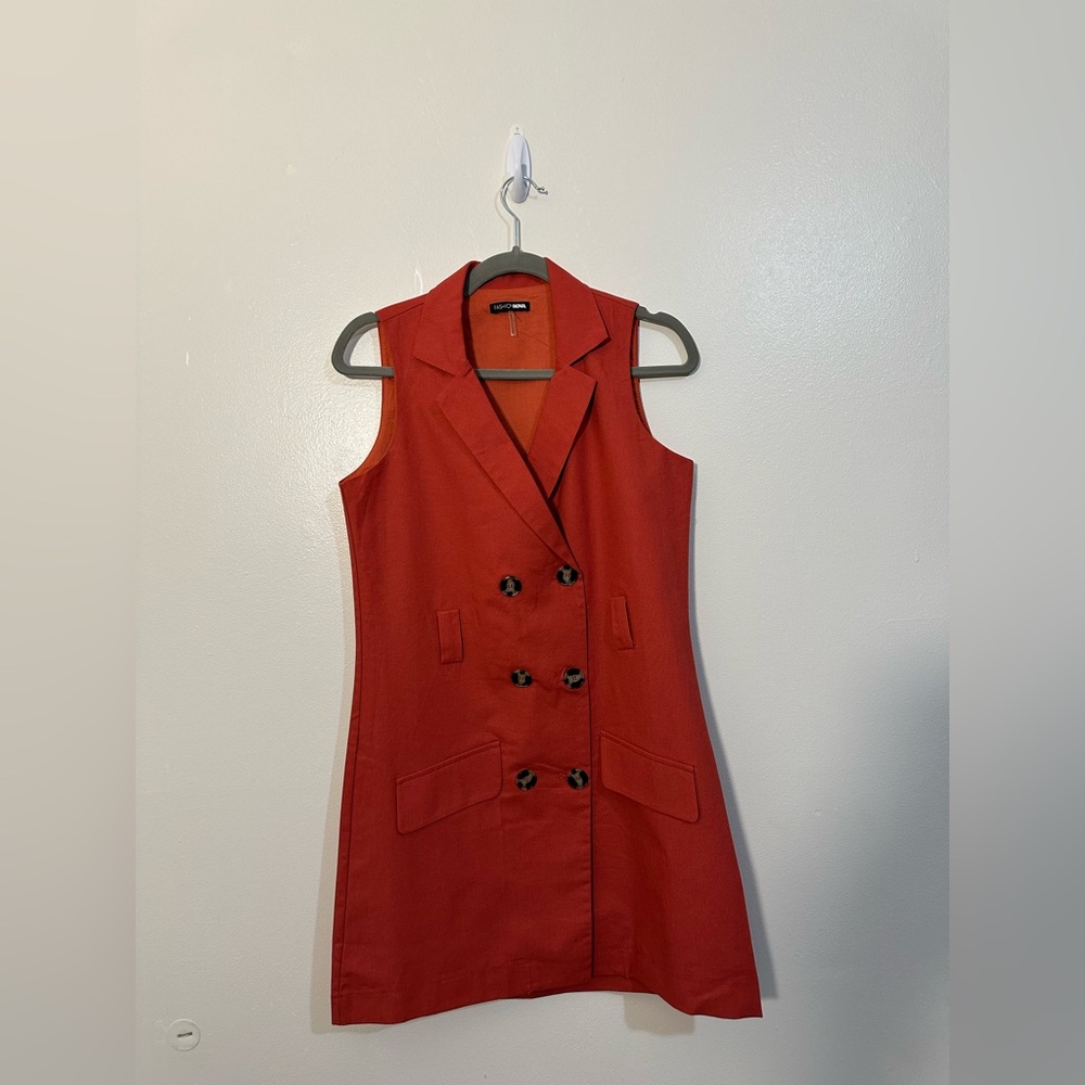 Red Sleeveless Double-Breasted Dress